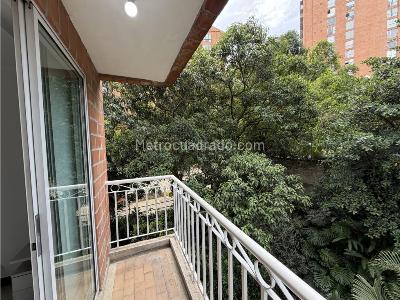 Apartamento de 3 alcobas en venta en El Poblado, Medellín, 88 m² · foto 13 de 18