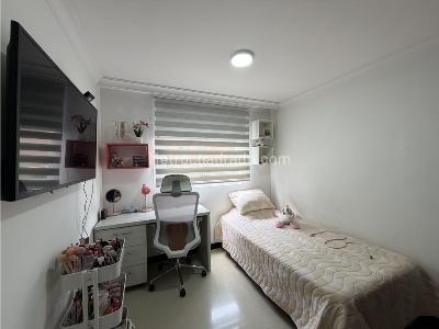 Apartamento de 3 alcobas en venta en El Poblado, Medellín, 88 m² · foto 16 de 18