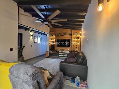 Casa de 4 alcobas en venta en Santa Monica, Medellín, 200 m² · foto 3 de 16