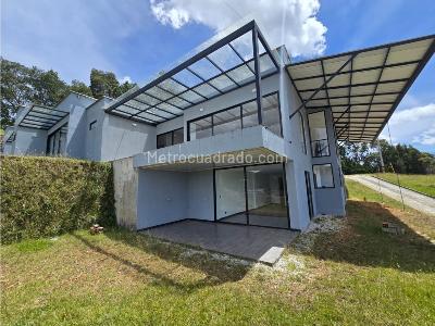 Casa de 5 alcobas en venta en Loma Del Escobero, Envigado, 470 m² · foto 2 de 20