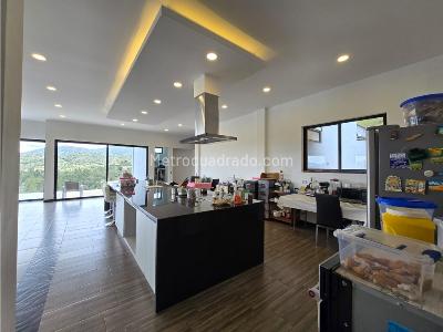 Casa de 5 alcobas en venta en Loma Del Escobero, Envigado, 470 m² · foto 4 de 20