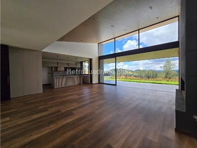 Casa de 4 alcobas en venta en Loma Del Escobero, Envigado, 375 m² · foto 2 de 19