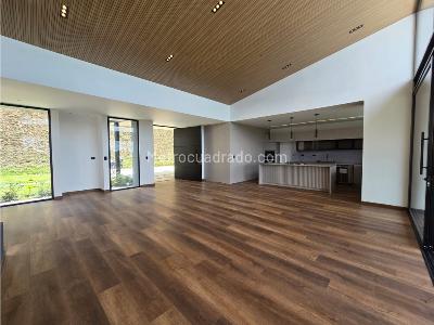 Casa de 4 alcobas en venta en Loma Del Escobero, Envigado, 375 m² · foto 3 de 19