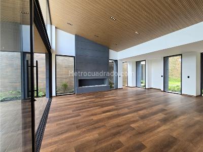 Casa de 4 alcobas en venta en Loma Del Escobero, Envigado, 375 m² · foto 5 de 19