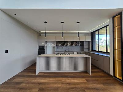 Casa de 4 alcobas en venta en Loma Del Escobero, Envigado, 375 m² · foto 7 de 19