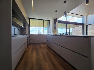 Casa de 4 alcobas en venta en Loma Del Escobero, Envigado, 375 m² · foto 8 de 19