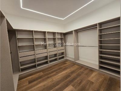 Casa de 4 alcobas en venta en Loma Del Escobero, Envigado, 375 m² · foto 14 de 19