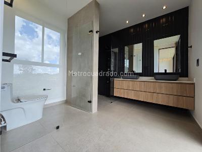 Casa de 4 alcobas en venta en Loma Del Escobero, Envigado, 375 m² · foto 15 de 19