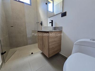 Casa de 4 alcobas en venta en Loma Del Escobero, Envigado, 375 m² · foto 17 de 19