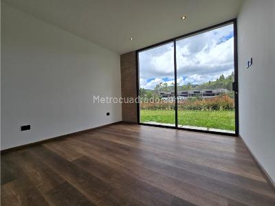 Casa de 4 alcobas en venta en Loma Del Escobero, Envigado, 375 m² · foto 18 de 19