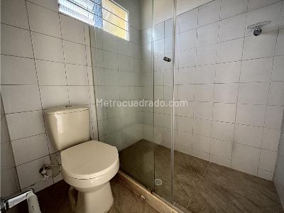 Casa de 4 alcobas en arriendo en El Salvador, Medellín, 134 m² · foto 8 de 16