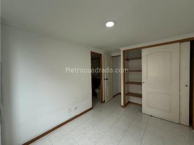 Apartamento de 3 alcobas en arriendo en Loma Del Indio, Medellín, 100 m² · foto 10 de 13