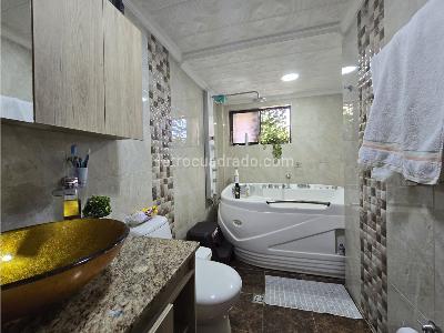 Casa de 3 alcobas en venta en Laureles, Medellín, 163 m² · foto 9 de 12