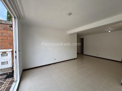 Casa de 4 alcobas en venta en La Mota, Medellín, 121 m² · foto 2 de 16