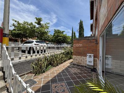 Casa de 4 alcobas en venta en La Mota, Medellín, 121 m² · foto 3 de 16