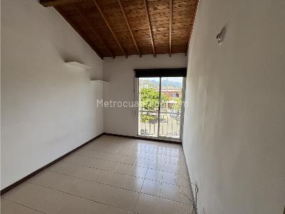 Casa de 4 alcobas en venta en La Mota, Medellín, 121 m² · foto 12 de 16