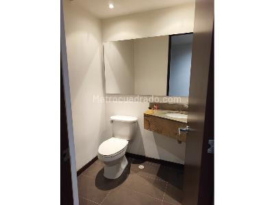 Apartaestudio en venta en El Poblado, Medellín, 50 m² · foto 9 de 13