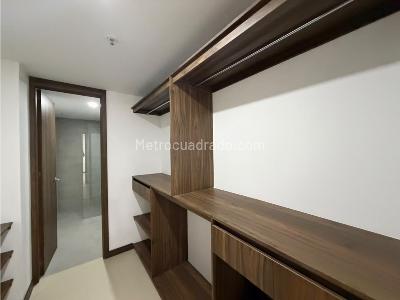 Apartaestudio en arriendo en El Poblado, Medellín, 59 m² · foto 8 de 11