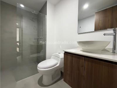 Apartaestudio en arriendo en El Poblado, Medellín, 59 m² · foto 9 de 11