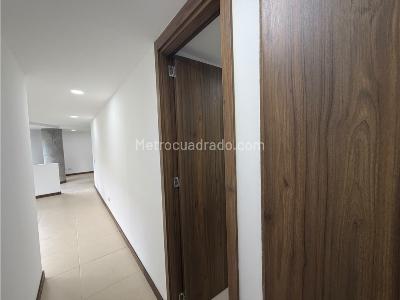 Apartaestudio en venta en El Poblado, Medellín, 59 m² · foto 10 de 11