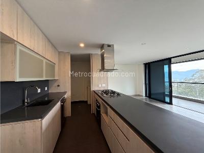 Apartamento de 2 alcobas en arriendo en El Poblado, Medellín, 102 m² · foto 2 de 13