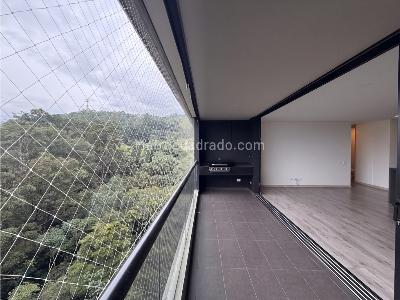 Apartamento de 2 alcobas en arriendo en El Poblado, Medellín, 102 m² · foto 4 de 13