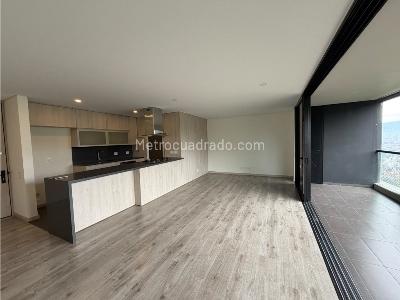 Apartamento de 2 alcobas en arriendo en El Poblado, Medellín, 102 m² · foto 5 de 13