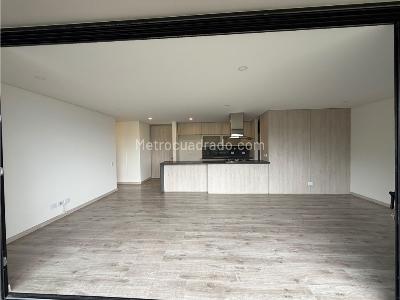 Apartamento de 2 alcobas en arriendo en El Poblado, Medellín, 102 m² · foto 6 de 13