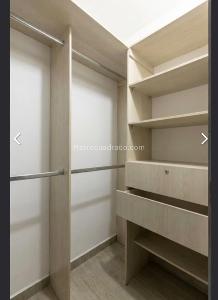 Apartamento de 3 alcobas en venta en Valle Del Lili, Cali, 77 m² · foto 4 de 9