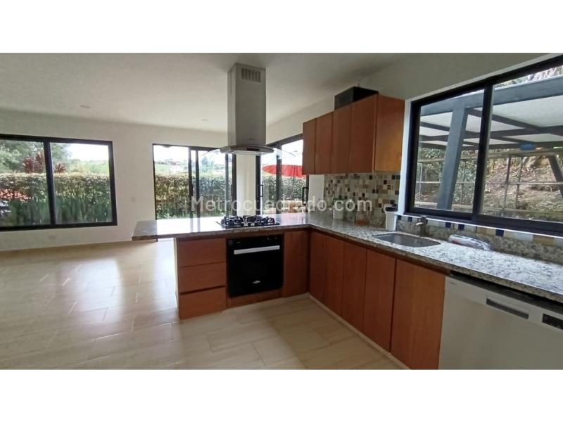 4BR House for Rent in Santa Barbara (2 Levels) - 2