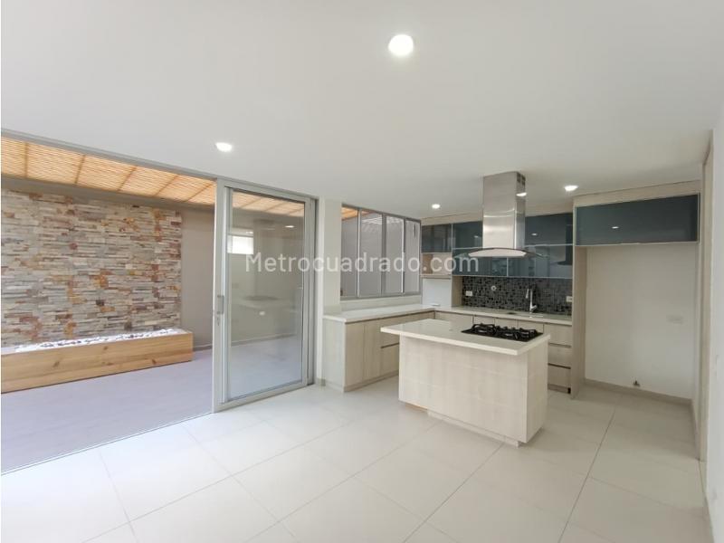 Two-Story House for Rent in Gualanday (4BR/4BA) - 2