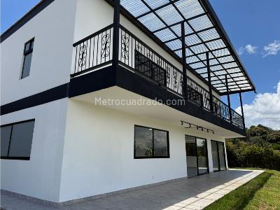Casa de 4 alcobas en venta en Via La Ceja, Rionegro, 2000 m² · foto 2 de 19