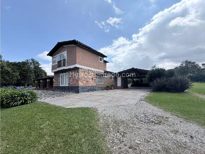 Casa de 4 alcobas en arriendo en Via La Ceja, Rionegro · foto 3 de 12