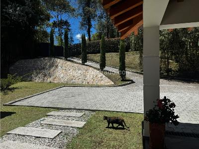 Casa de 3 alcobas en venta en San Antonio De Pereira, Rionegro, 250 m² · foto 2 de 8