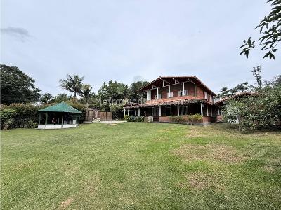 Casa de 3 alcobas en arriendo en El Canada, Rionegro, 1200 m² · foto 2 de 20