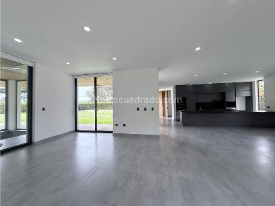 Casa de 3 alcobas en venta en Llanogrande, Rionegro, 2000 m² · foto 3 de 20