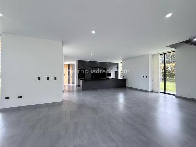 Casa de 3 alcobas en venta en Llanogrande, Rionegro, 2000 m² · foto 4 de 20