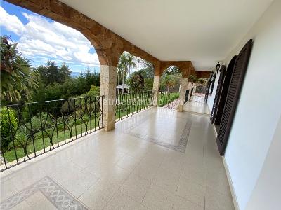 Casa de 5 alcobas en arriendo en Via Aeropuerto Jose Maria Cordova, Rionegro, 900 m² · foto 10 de 20
