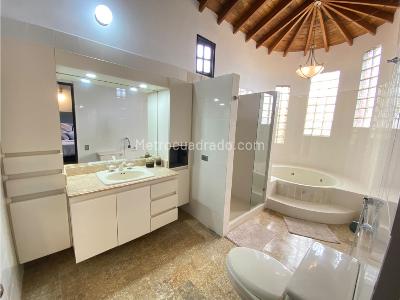 Casa de 5 alcobas en arriendo en Via Aeropuerto Jose Maria Cordova, Rionegro, 900 m² · foto 16 de 20