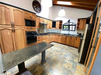 Casa de 5 alcobas en arriendo en Via Aeropuerto Jose Maria Cordova, Rionegro, 900 m² · foto 4 de 20