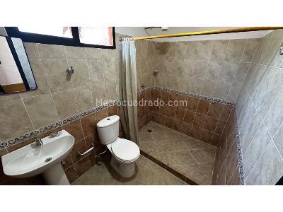 Casa de 5 alcobas en arriendo en Cabeceras, Rionegro, 1200 m² · foto 11 de 20