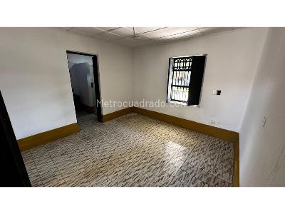 Casa de 5 alcobas en arriendo en Cabeceras, Rionegro, 1200 m² · foto 13 de 20