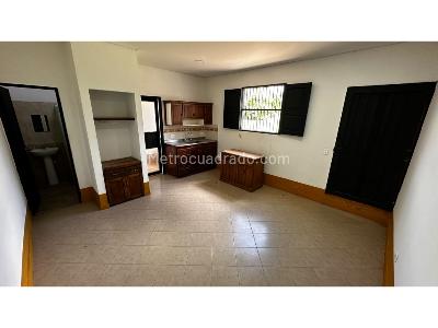 Casa de 5 alcobas en arriendo en Cabeceras, Rionegro, 1200 m² · foto 16 de 20