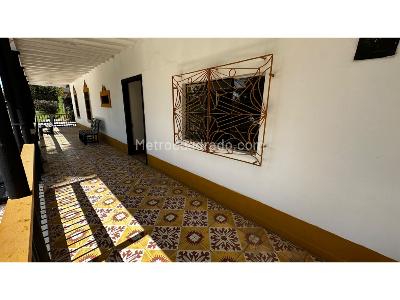 Casa de 5 alcobas en arriendo en Cabeceras, Rionegro, 1200 m² · foto 2 de 20