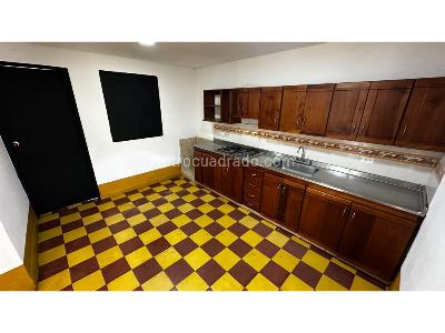 Casa de 5 alcobas en arriendo en Cabeceras, Rionegro, 1200 m² · foto 3 de 20