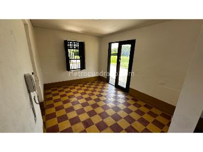 Casa de 5 alcobas en arriendo en Cabeceras, Rionegro, 1200 m² · foto 5 de 20