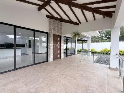 Casa de 3 alcobas en arriendo en Llanogrande, Rionegro, 1000 m² · foto 2 de 20