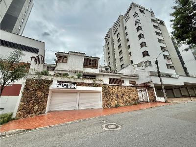 Casa de 5 alcobas en venta en Altos De Cabecera, Bucaramanga, 500 m² · foto 2 de 19