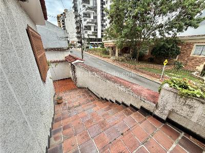 Casa de 5 alcobas en venta en Altos De Cabecera, Bucaramanga, 500 m² · foto 3 de 19