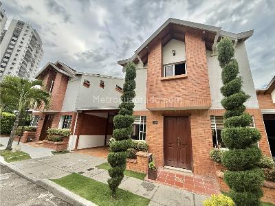 Casa de 5 alcobas en venta en Palomitas, Floridablanca, 296 m² · foto 2 de 20